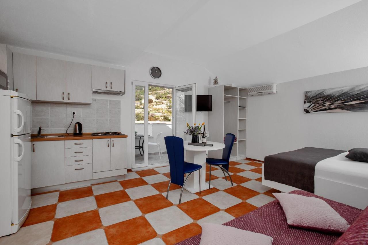 Apartments By The Sea Drasnice, Makarska - 2581 Exterior photo