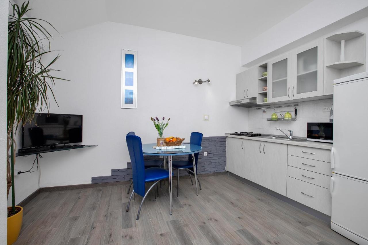 Apartments By The Sea Drasnice, Makarska - 2581 Exterior photo